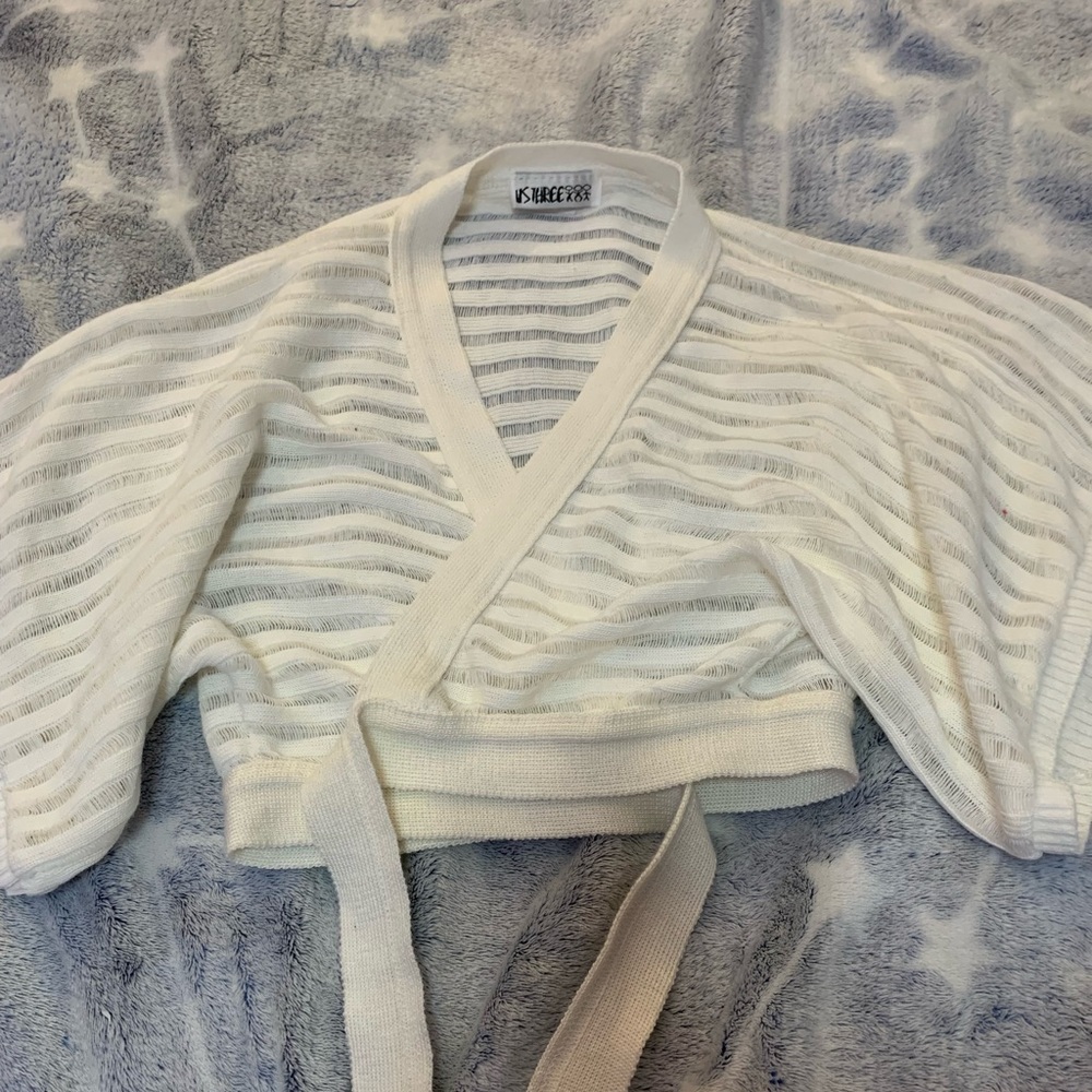 Unisex wrap-around shortsleeved white sweater!